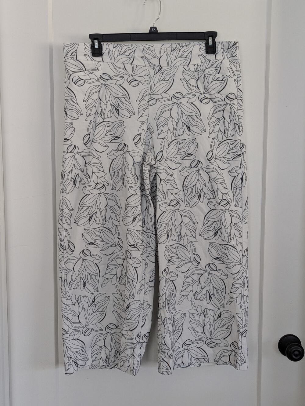 Chico's XL 16 White Black Embroidery Wide Leg Ankle Pant Tummy Slimmer EUC
